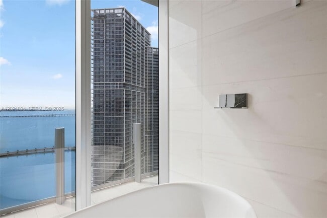 Building Photo - 300 Biscayne Blvd Way