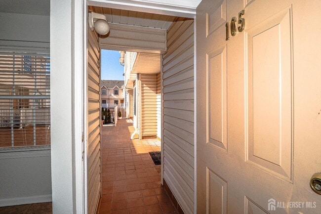 Building Photo - 105 Adamecs Way