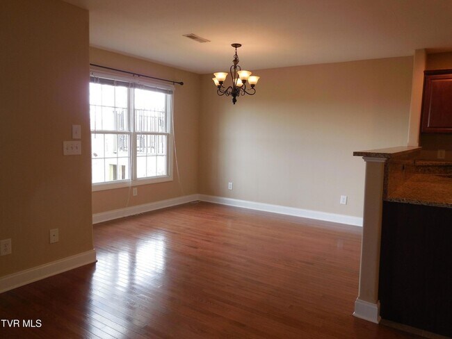Building Photo - 341 Coldwater Dr