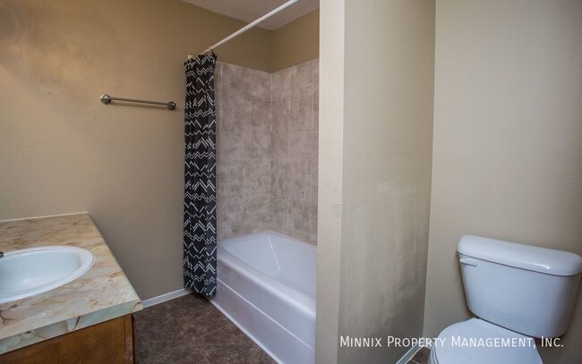 Building Photo - 4701 Country Club Dr