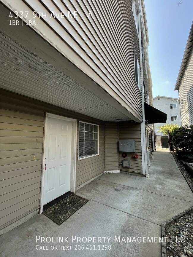 Building Photo - 4337 9th Ave NE