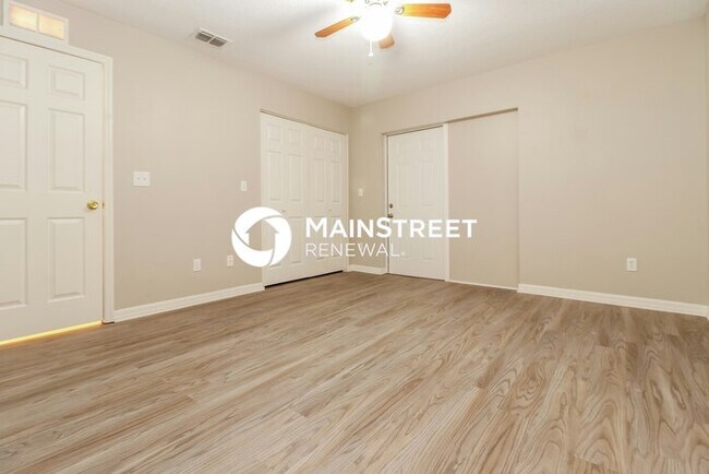 Building Photo - 3 Bedroom Pet-Friendly Home in St Petersburg, FL with Main Street Renewal