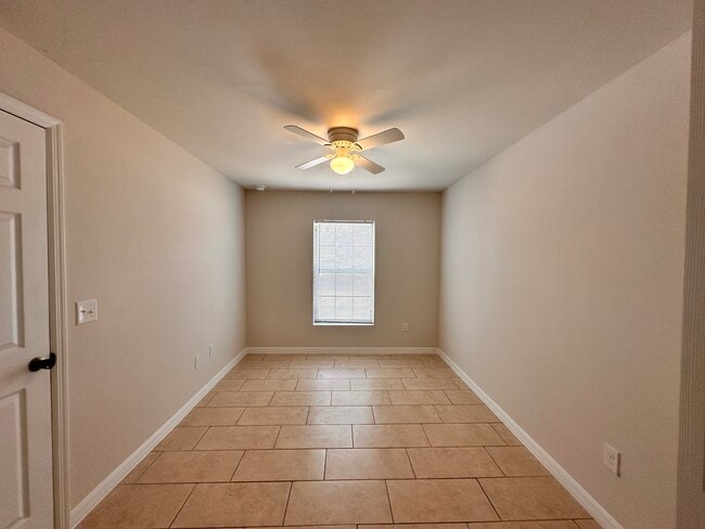 Building Photo - 137 SE 13th St