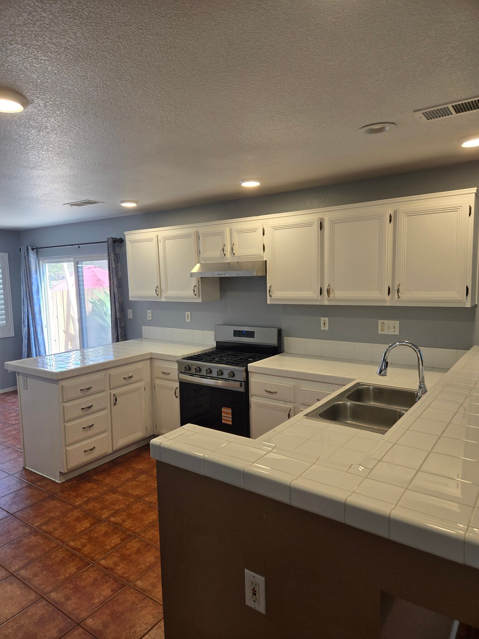 Kitchen - 4747 Camberley Ct