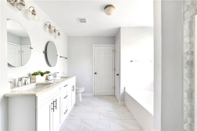 Building Photo - 56 Holly Rd NW