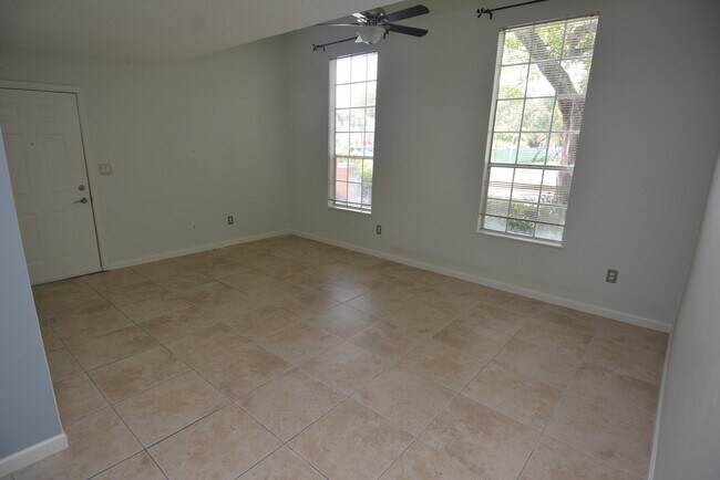 Building Photo - 1385 Crystal Way