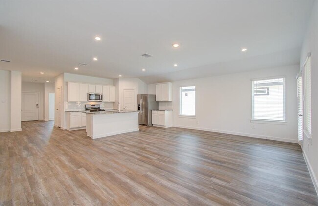 Building Photo - 8707 Shumard Oak Dr