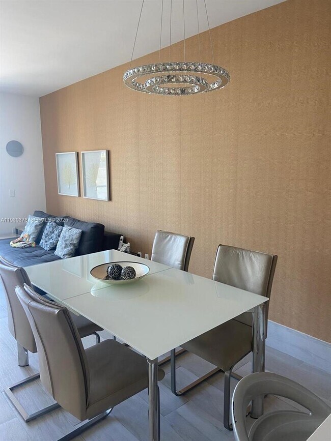 Building Photo - 501 NE 31st St