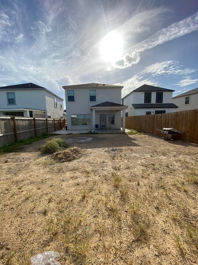 Building Photo - 9975 Rosary Ln
