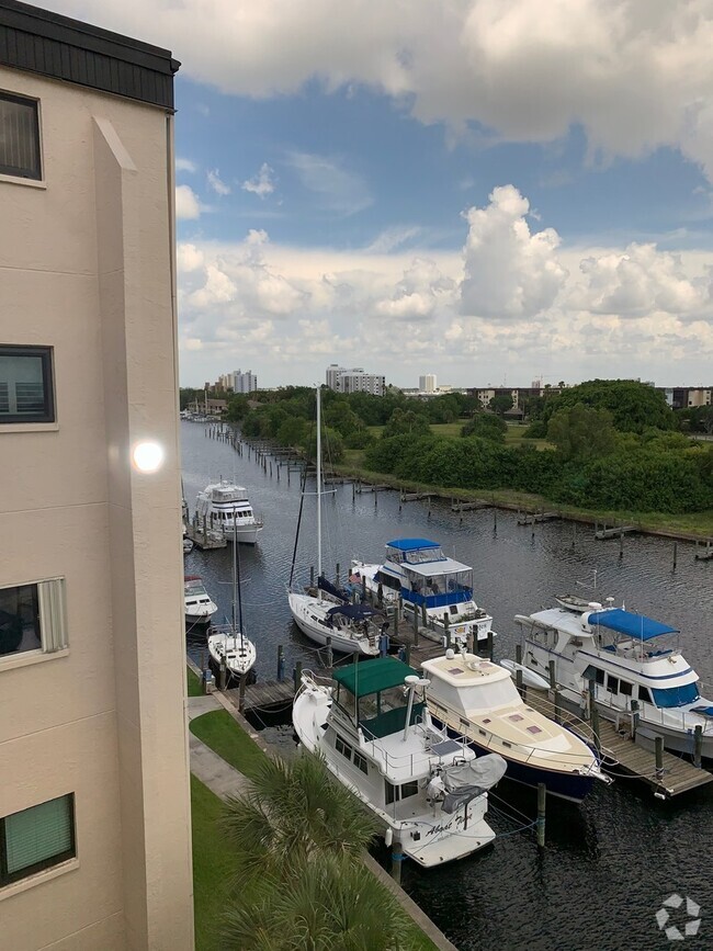 Building Photo - Two bedroom Marinafront condo with river v...