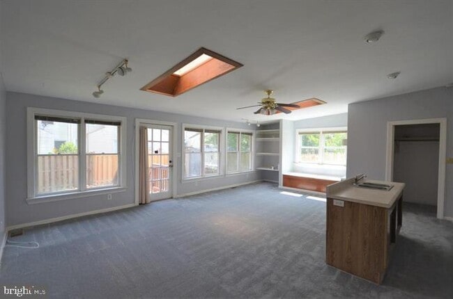 Building Photo - 2400 Arlington Blvd