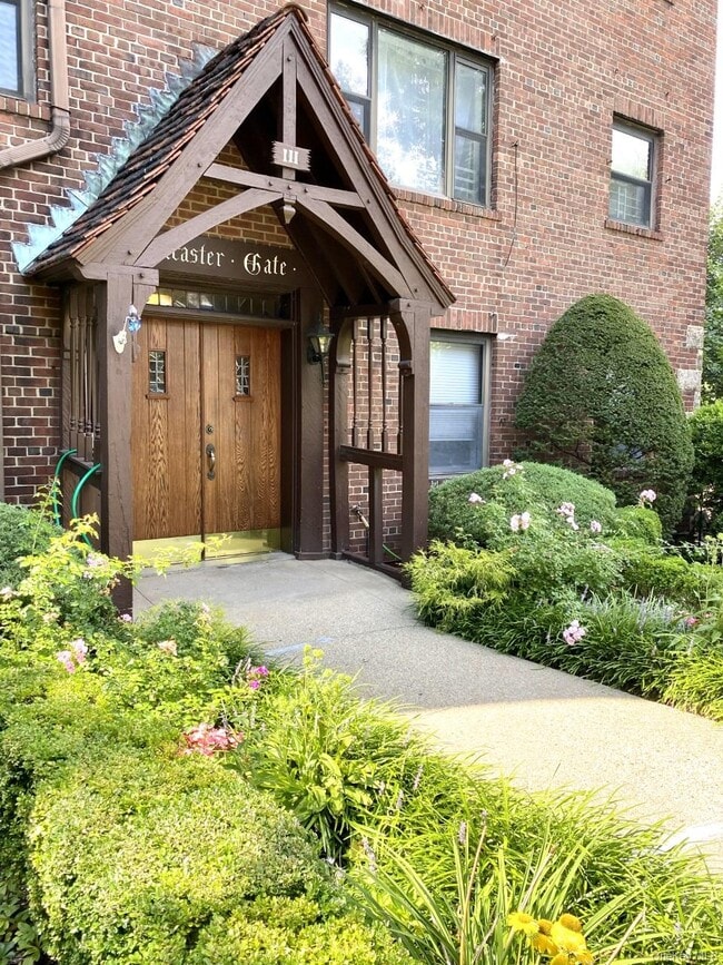 Building Photo - 111 Sagamore Rd