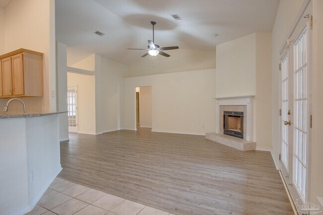 Building Photo - 3012 Classic Dr