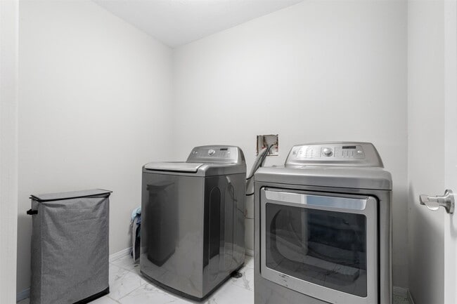 Building Photo - 1413 TX-146