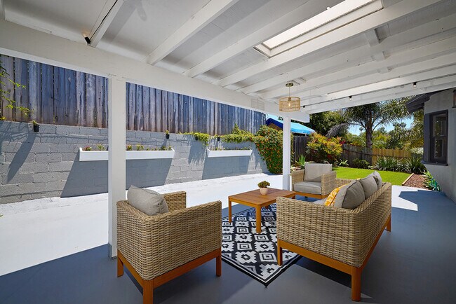 Building Photo - 2136 Foothill Dr