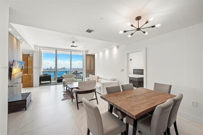 Building Photo - 900 Biscayne Blvd