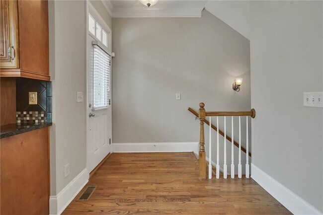 Building Photo - 3026 Eltham Pl
