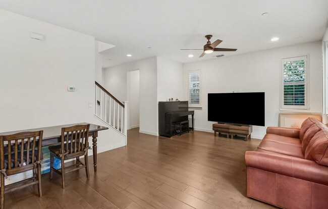 Building Photo - HOT Property!  Roseville 3/3 w/Oasis Backyard!  Please reference ad for viewings!