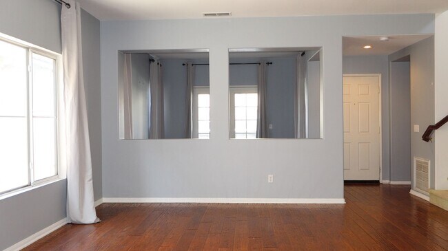 Building Photo - 1820 San Sebastian Ave