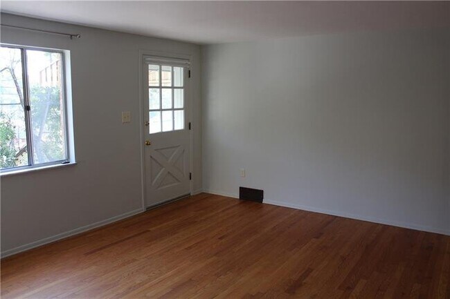 Building Photo - 1415 Pine Hollow Rd