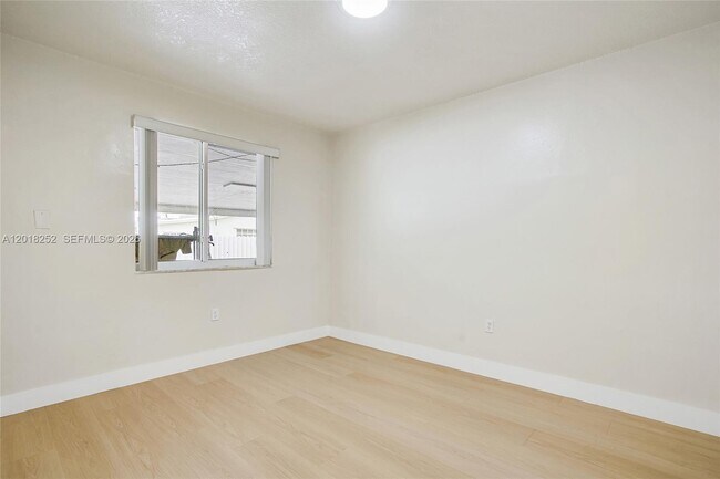 Building Photo - 532 SW 79th Ave
