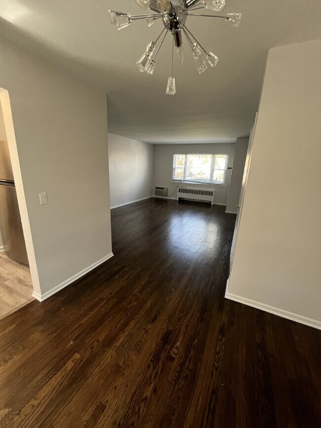 Building Photo - "Chic 1-Bedroom Condo Oasis with Granite Touches & Gleaming Hardwood Floors in Verona!"
