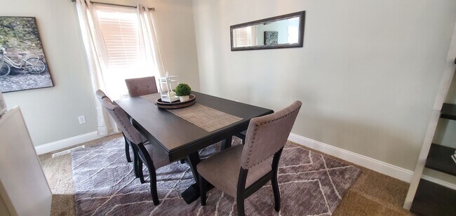 Building Photo - Fully Furnished Luxury Rental