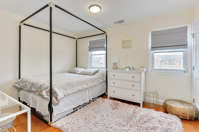 Master Bedroom. Some of the decor may change at time of rental. PM for details. - 123 36th St NE