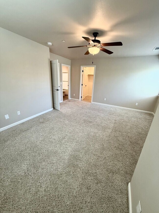 Building Photo - Move In Ready 3 Bed 2.5 Bath!!!