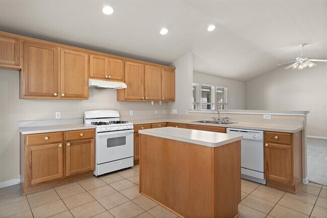 Building Photo - 1322 Tumbling River Dr