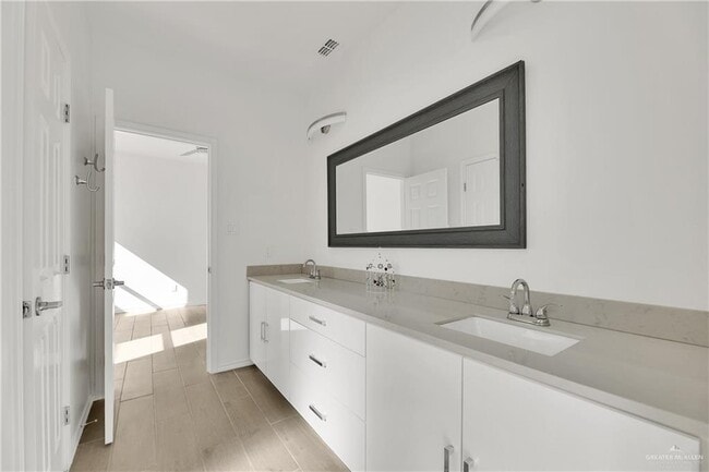 Building Photo - 23 Providence Ave