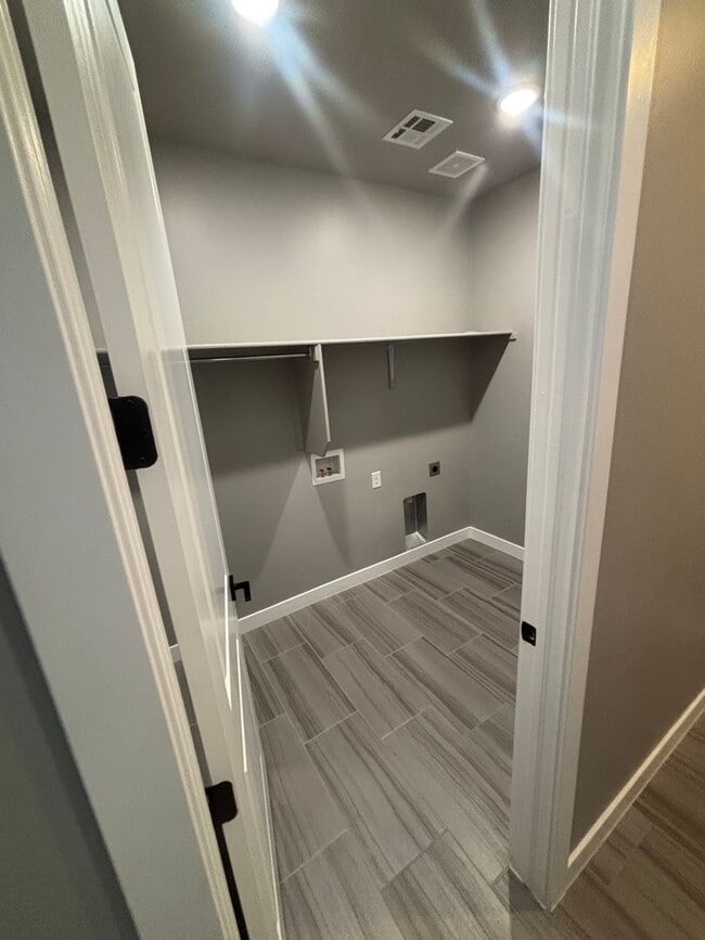 Building Photo - Beautiful Home in Sonoma Ranch !