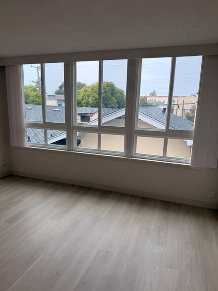 Building Photo - 525 N San Mateo Dr