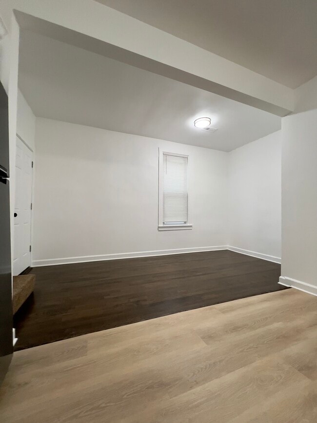 Building Photo - 4537 S Hermitage Ave