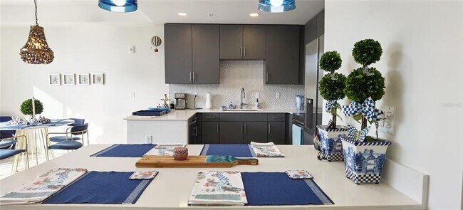 Building Photo - 1709 N Tamiami Trl