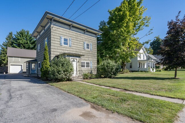 Building Photo - 149 Maple St