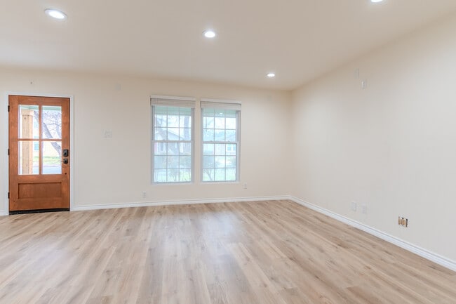 Building Photo - 1341 Peach St
