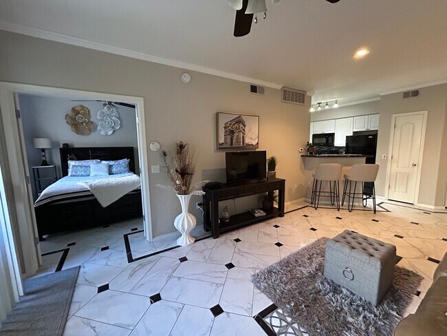 Building Photo - 1701 E Colter St