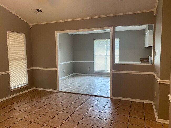 Building Photo - COMING SOON!! Spacious 3-Bedroom, 2-Bath H...