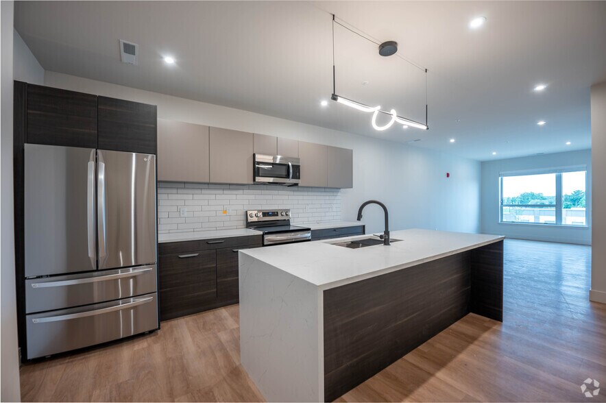 1BR, 1BA - 678SF - Kitchen - The Vibe on Paramount
