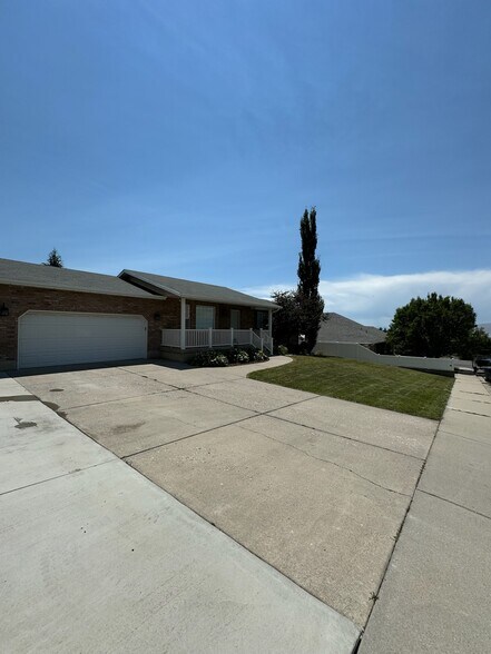 Building Photo - 1218 Fort Dr