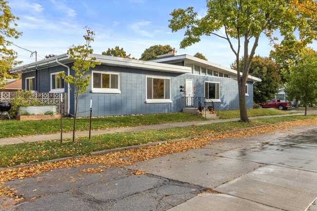 Building Photo - 426 E Ohio Ave