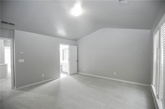 Building Photo - 2388 Fairlie Dr