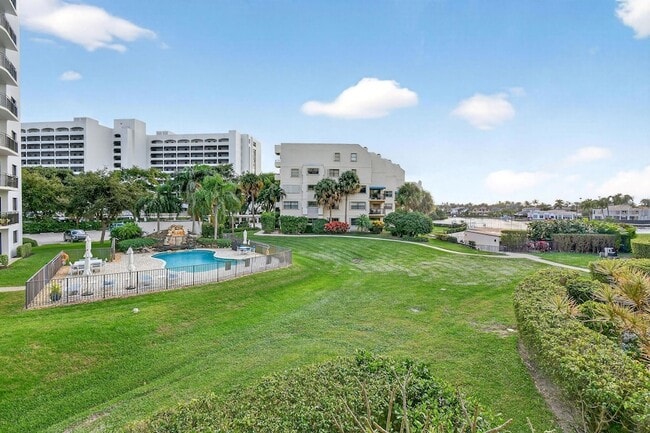 Building Photo - 372 Golfview Rd