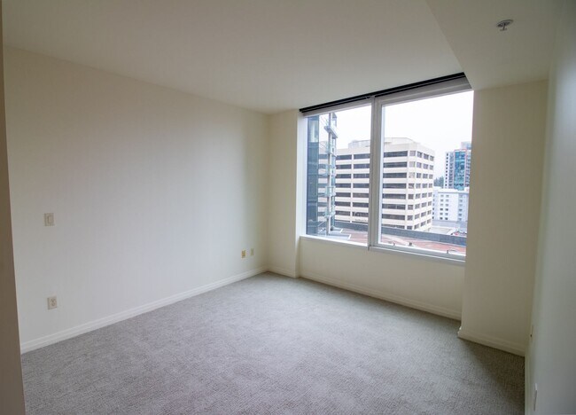 Building Photo - 1bd/1.5ba Bellevue Condo