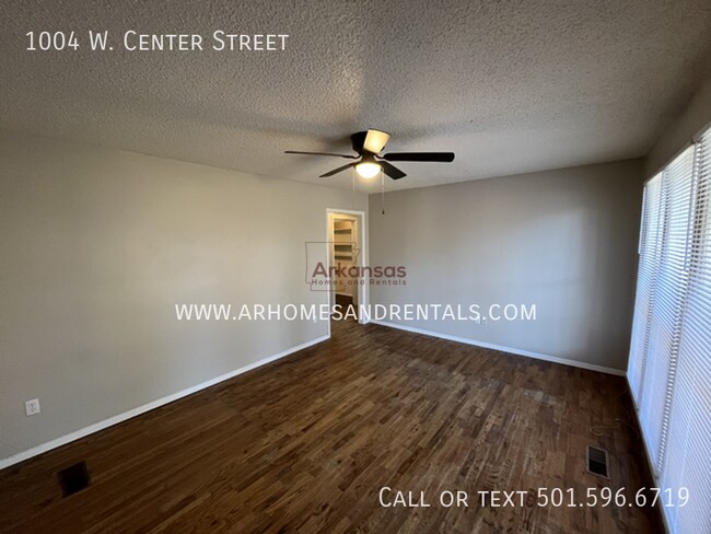 Building Photo - 1004 W Center St