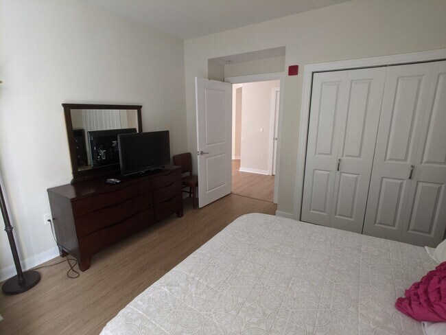 Building Photo - 5 Emerson Pl