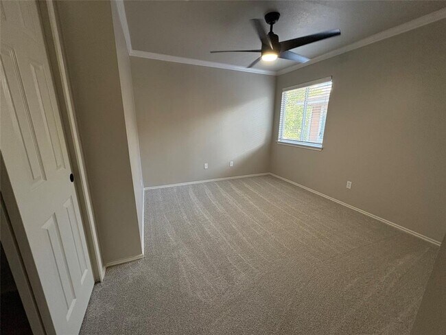 Building Photo - 2109 Rockland Dr