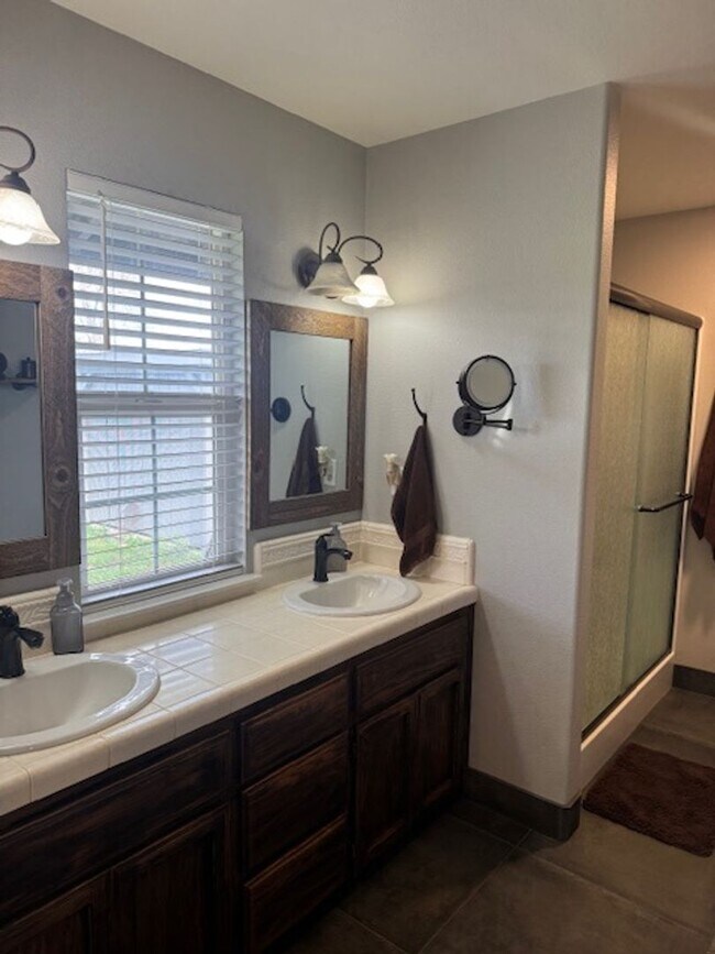 Building Photo - Country Style Living in this Charming Home in Anderson