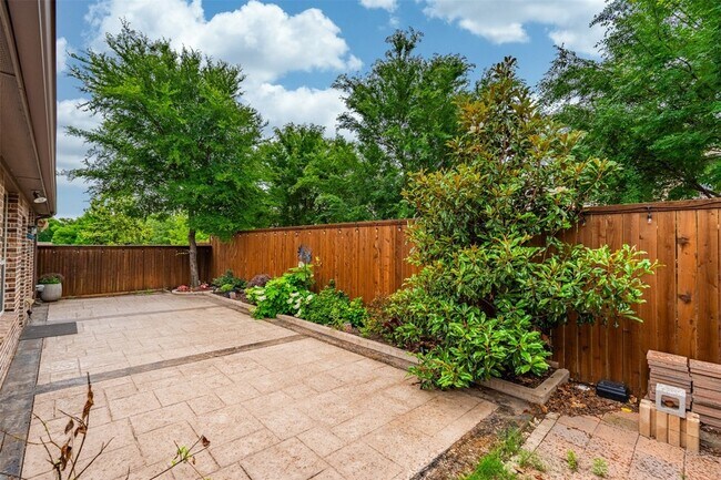 Building Photo - 8705 Tutbury Pl
